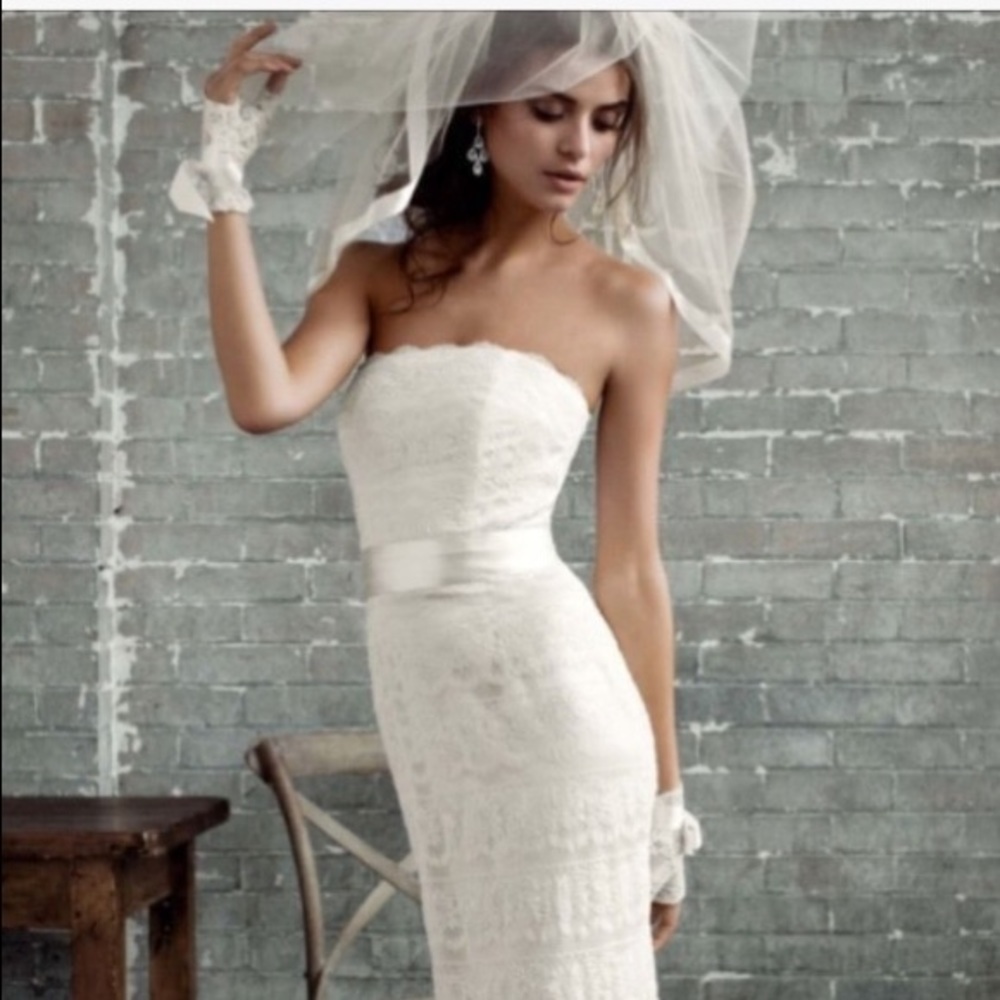 Never worn wedding gown w/veil